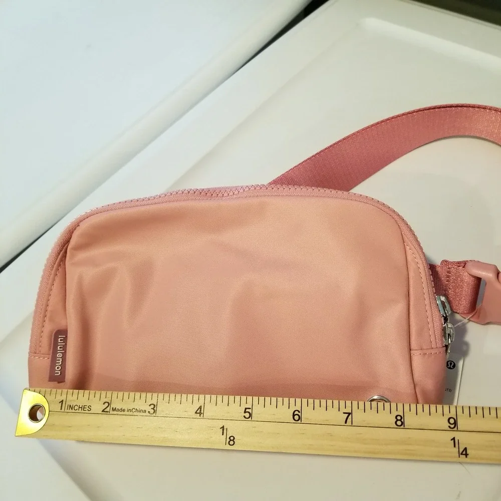 lululemon Everywhere Belt Bag Large Women O/S Pink‎ 2L Water Repellent LU9B11S